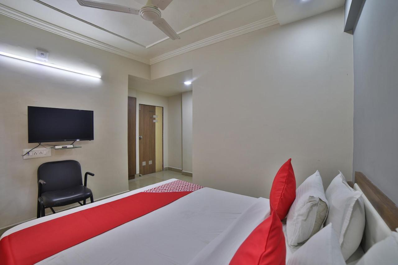 Oyo 41929 Hotel Loyal Residency Jāmnagar Dış mekan fotoğraf