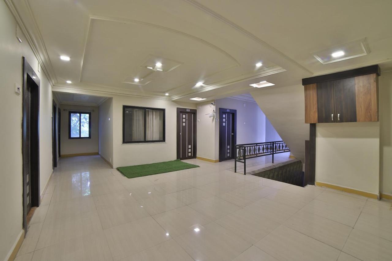 Oyo 41929 Hotel Loyal Residency Jāmnagar Dış mekan fotoğraf