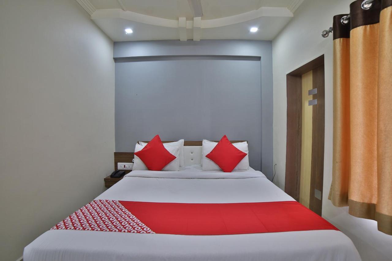 Oyo 41929 Hotel Loyal Residency Jāmnagar Dış mekan fotoğraf