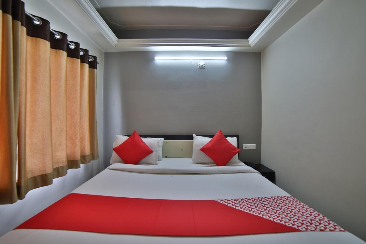 Oyo 41929 Hotel Loyal Residency Jāmnagar Dış mekan fotoğraf