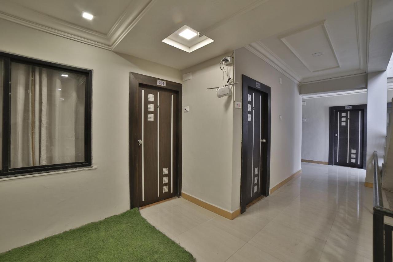 Oyo 41929 Hotel Loyal Residency Jāmnagar Dış mekan fotoğraf