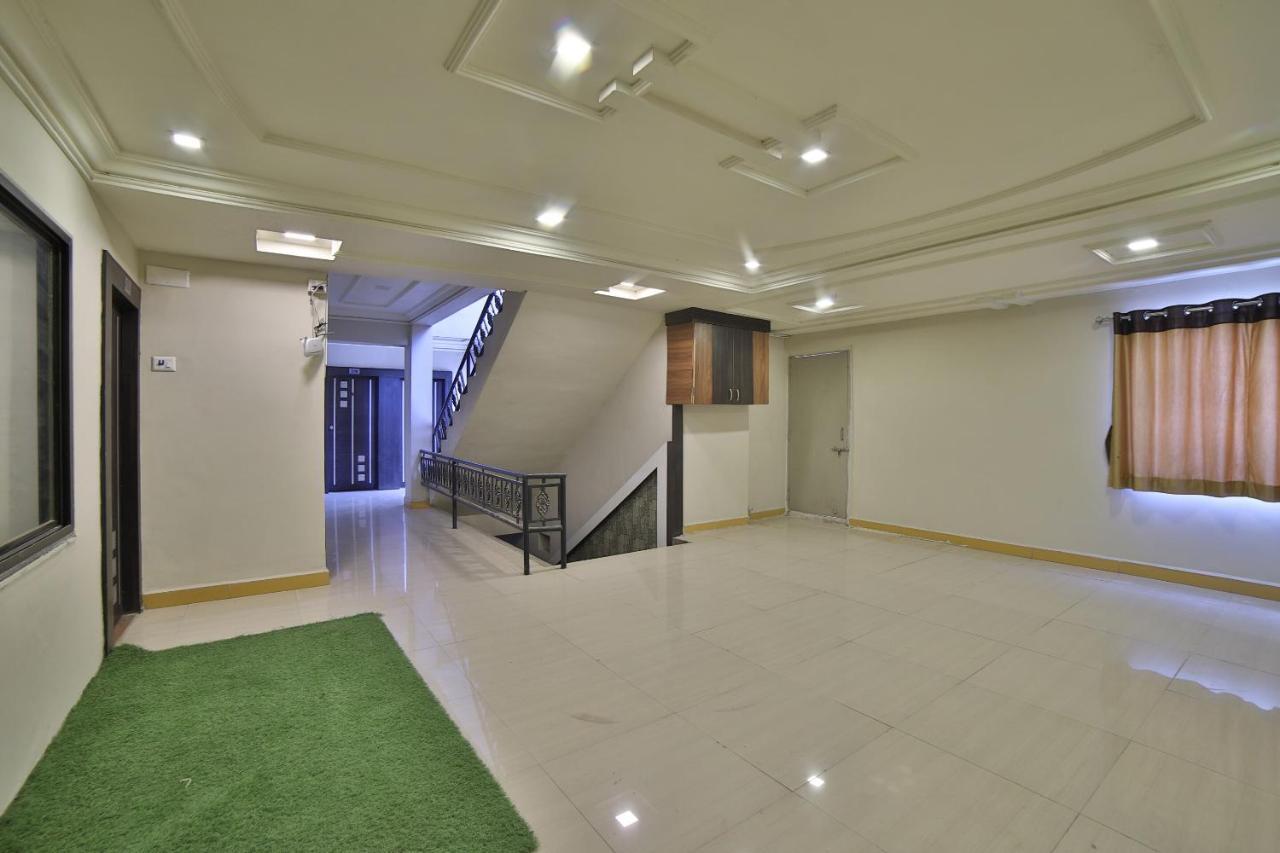 Oyo 41929 Hotel Loyal Residency Jāmnagar Dış mekan fotoğraf